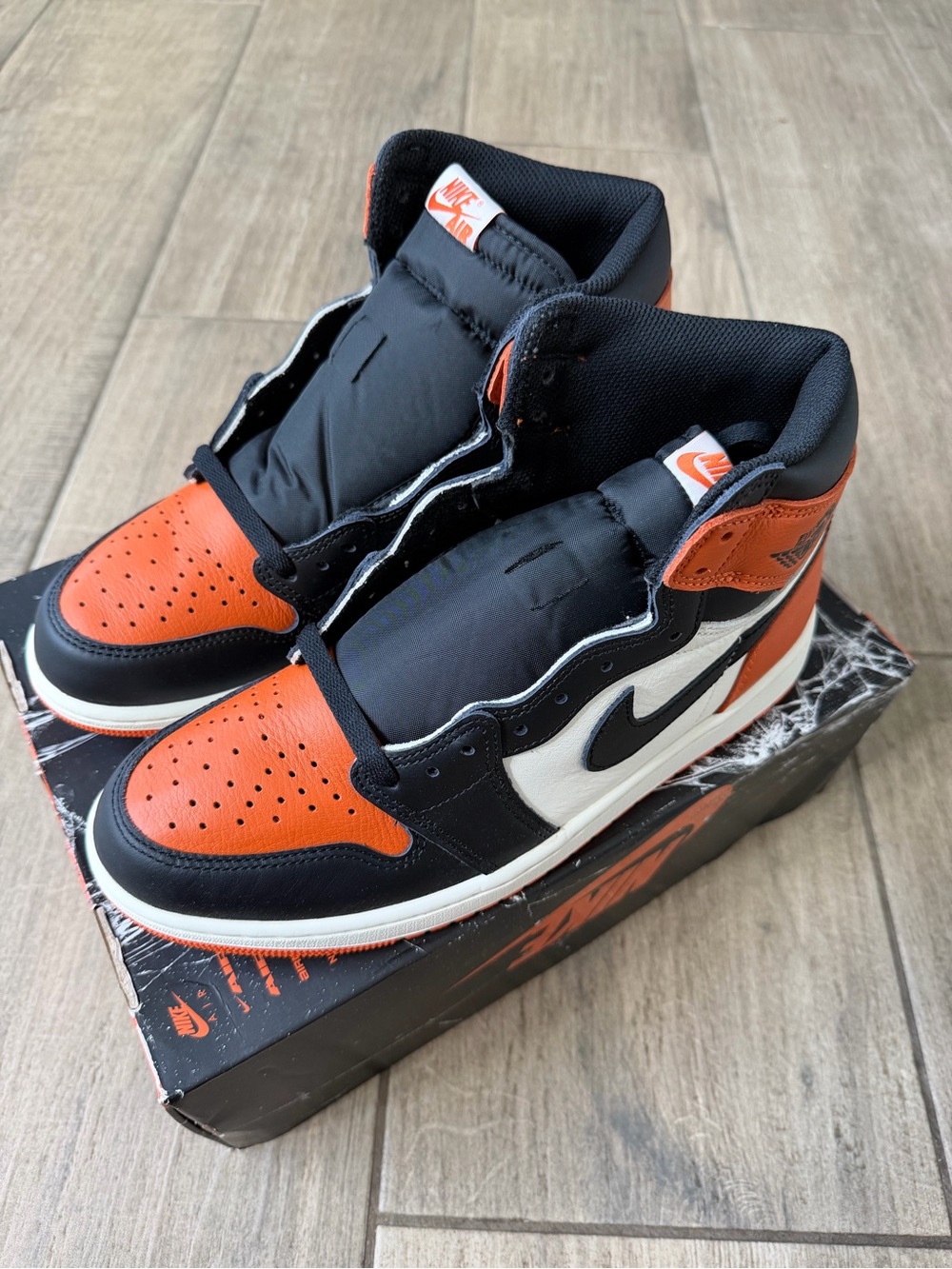 Nike Air Jordan 1 Retro High OG ( box without lid )